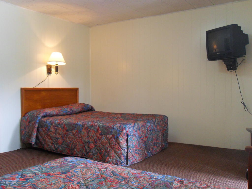 Acorn Motel - Black Mountain Room photo